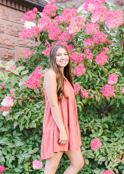 iron mountain senior photography session with flowers