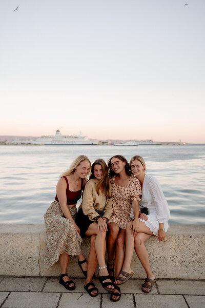 fotograaf met vriendinnen in kroatie