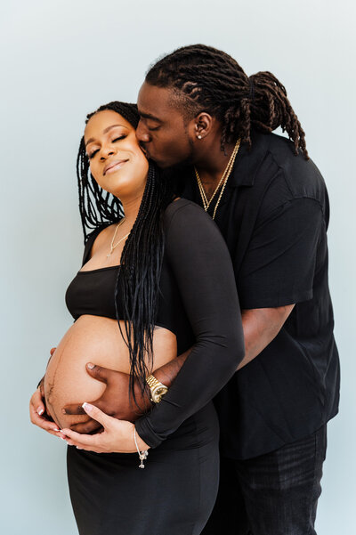Captivating Family Maternity Photoshoot Experience at The Lumen Room Studio in Fort Worth