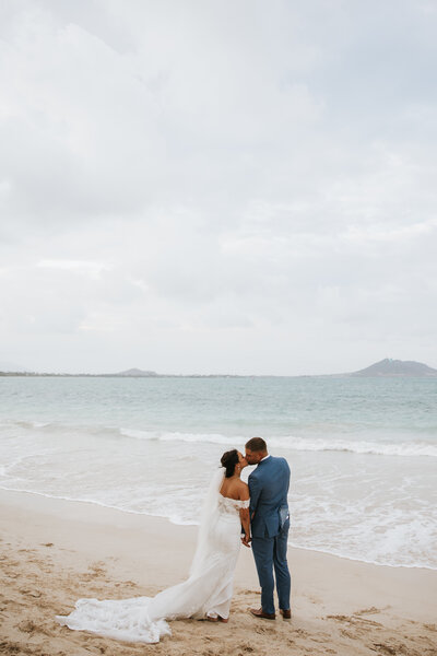 couple kissing during wedding of north georgia