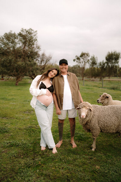 Calm, natural maternity shoot with Em from Zephyr Digital