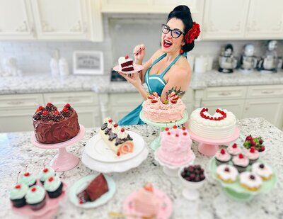 Dyana smiling while holding one of her cakes