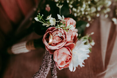 Details photos of wedding rings by New Orleans wedding photographer Sydnie Decou