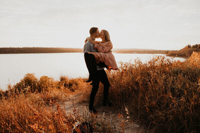 Sunset engagement session captured by Kelsey Vera Photography, intimate and romantic wedding photographer in Airdrie, Alberta. Featured on the Bronte Bride Blog.