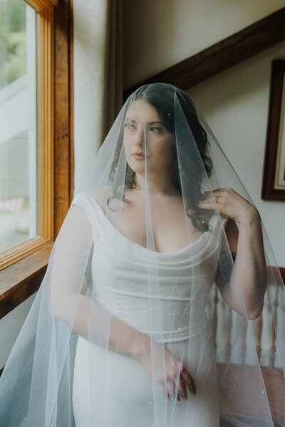 Pennsylvania Wedding photography bride getting ready photos bride veil photo idea wedding venue lancaster pa photo by Emily Avila, the anti-awkward, fun-loving, love-affirming wedding photographer of Central Pennsylvania
