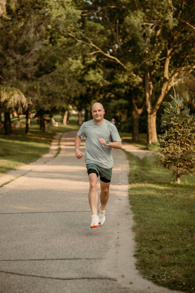 Show off your adventurous side with professional dating profile photos in action! Whether hiking, biking, or hitting the gym, capture your energy with dynamic, swipe-worthy images.