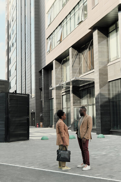 people-standing-in-the-city-2025-02-11-15-43-26-utc
