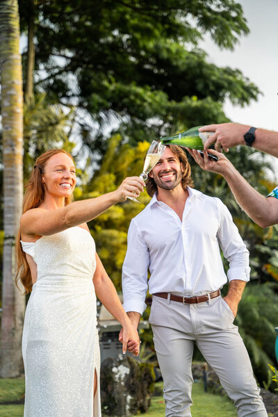 kona wedding photography with pouring of champagne 