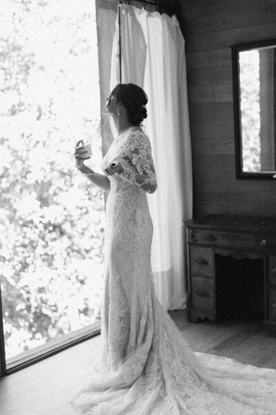 bride putting on perfume