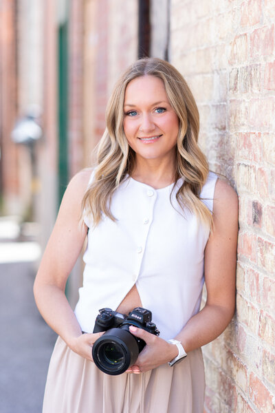 Tara Johnson owner CTJohnson Photography outdoor session Maumee River Ohio