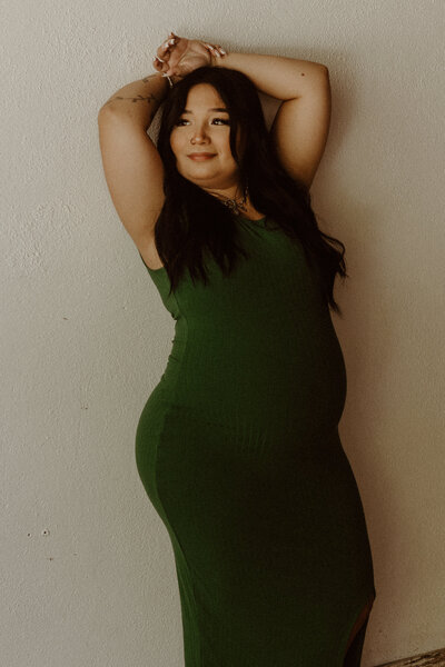 lifestyle studio maternity session in Lincoln, NE