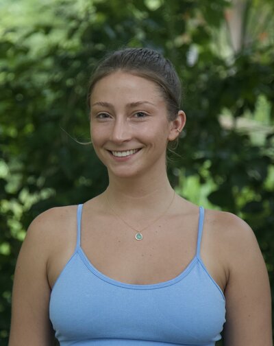 Autumn reflects on how our Costa Rica Yoga Teacher Training deepened her practice, enhanced her knowledge of anatomy, and prepared her to teach yoga. Oaks