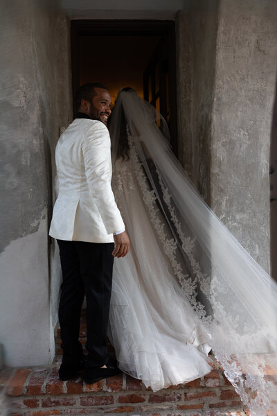 bride-under-veil