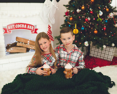 kids in pajamas for christmas pictures