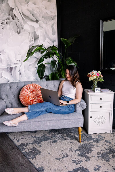 Stephanie Seija Content Marketing -  laptop on desk with notepad
