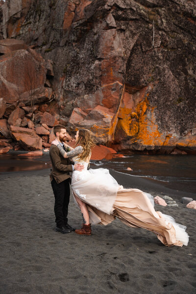 couple eloping on Minnesota's North Shore