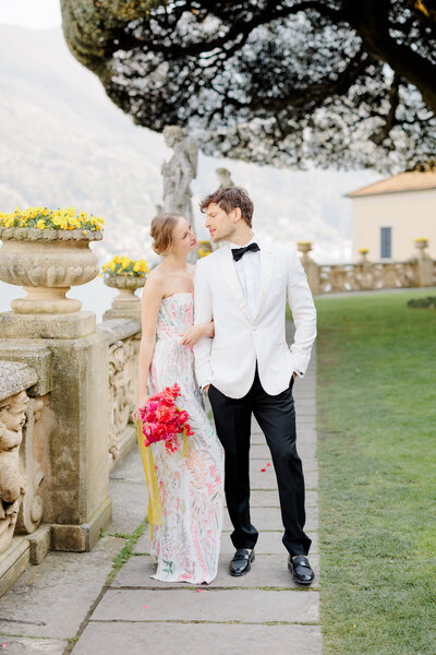 Chic outdoor wedding near Philadelphia at Curtis Arboretum.
