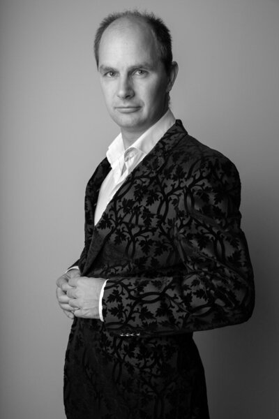 Robert Poortinga Portrait picture in suit