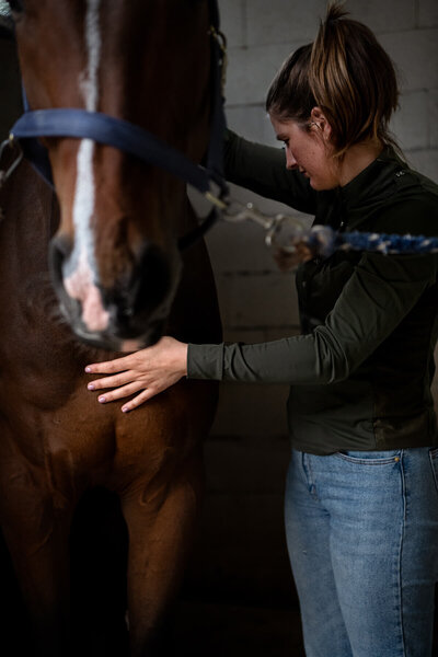 Quinty-van-Tatenhove-Reiki-therapie-voor-paarden