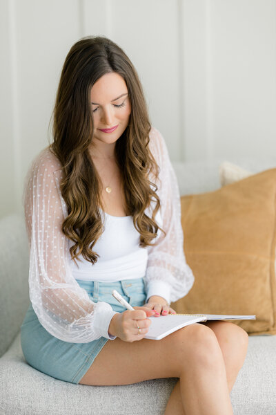 Utah Wedding Photographer captures woman writing notes in notebook during headshots