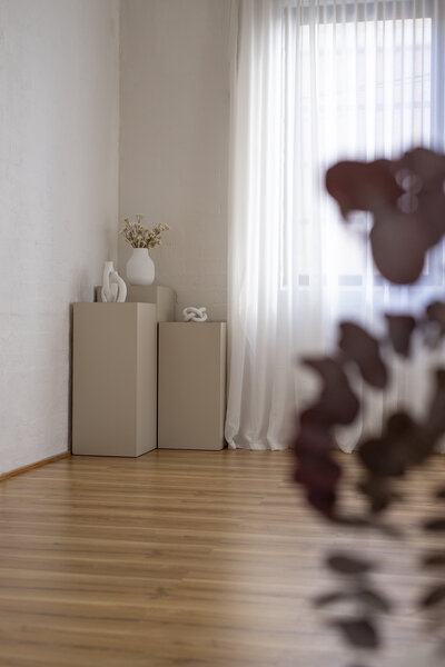 Photography studio hire Melbourne – spacious natural light studio with white walls