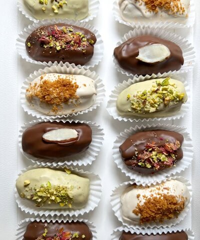 Assorted Dip’d Dates in a variety of luxurious flavors from Dip’d Desserts in Portland, Oregon, elegantly crafted for gifting, events, and indulgence.