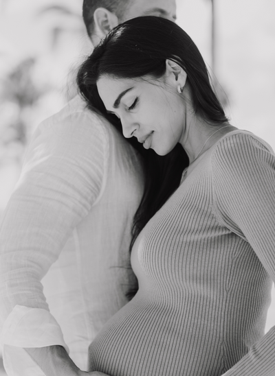 Maternity photo captured in Miami, Florida by Claudia Amalia, a wedding and lifestyle photographer based in Miami and Florida Keys, South Florida. She also does destination weddings. Portfolio highlight.