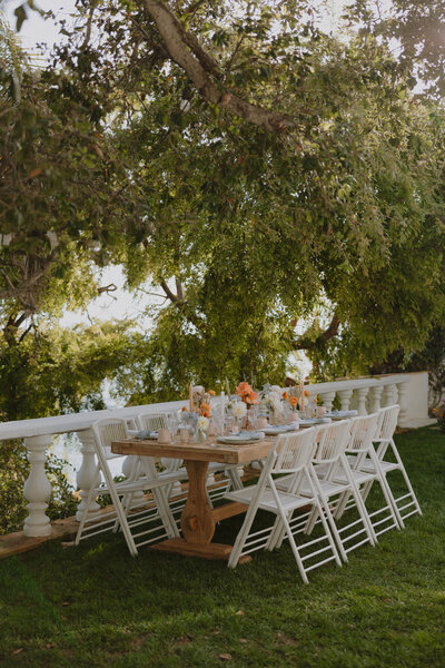 Club magenta, beautiful place setting, colorful wedding decor
