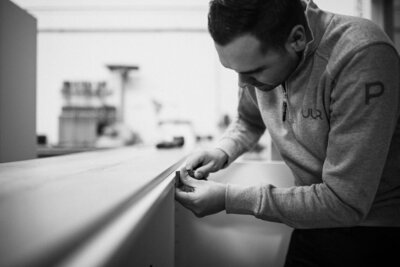 Maatwerkproductie en montage in eigen atelier van PUUR.