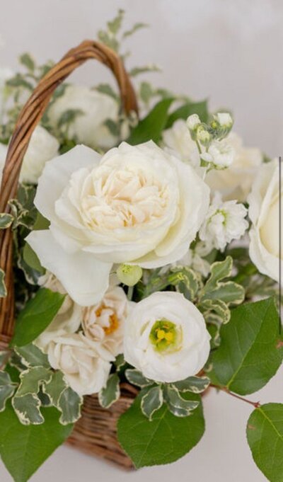 Basket of blooms neutral 1