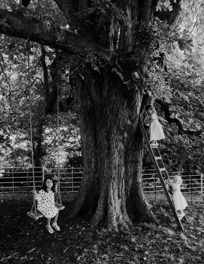 flowergirls climbing a tree