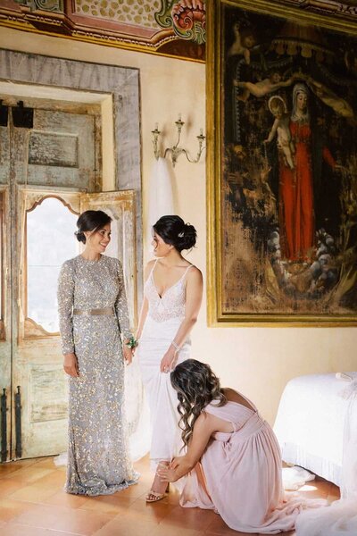 Positano-wedding-villa-San-Giacomo-bride-getting-ready-by-Julia-Kaptelova-Photography-230
