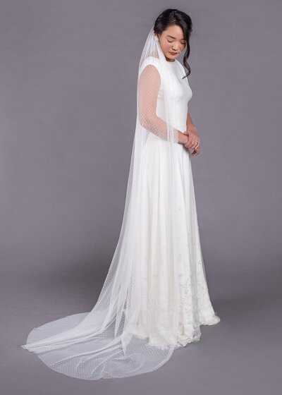 Photo link to more details about the Dotty chapel length veil
