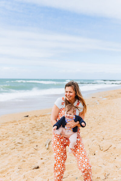 photographe famille pays basque landes biarritz - seance photo lifestyle plage famille - Charline Photography