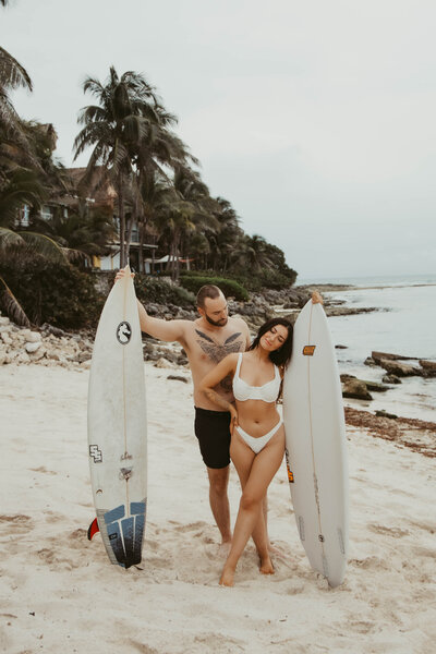 couples photo session with tattoos and flowers.