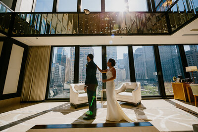 06-Ovation-Chicago-Wedding-first-look