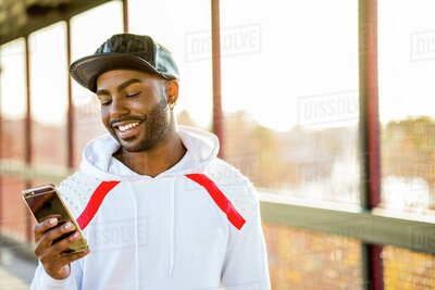 A wedding guest scanned their QR code and is texting the dj