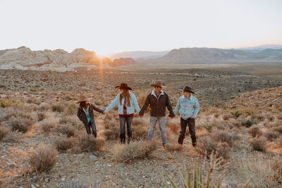 Las Vegas desert Cowboy country candid natural fun family photo shoot with kids, christmas holiday card photo shoot, Nevada, LV, Vegas portraits photographer, young families, things to do in Las Vegas, photography at Red Rock Canyon, sunset, sunrise