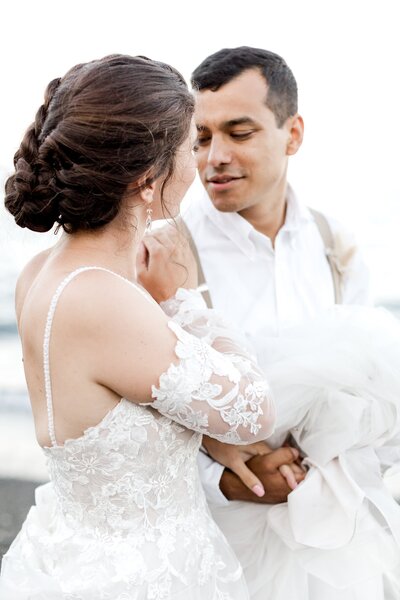 black-sand-beach-hawaii-alexandra-robyn-destination-elegant-elopement-photo-inspiration_0005