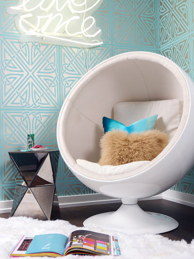 Glamour-Nest-Encino-Playful-Glamour-Interior-Teen-Bedroom-09