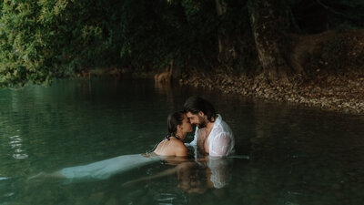 Photographe couple grenoble seance en foret en chartreuse