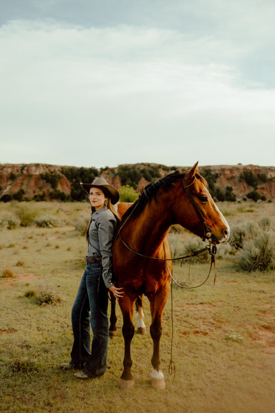 girl and horse senior photo