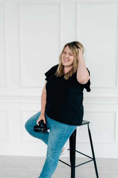 Kristin Wieskamp is a lifestyle newborn and fresh 48 and birth photographer based in Western Pennsylvania