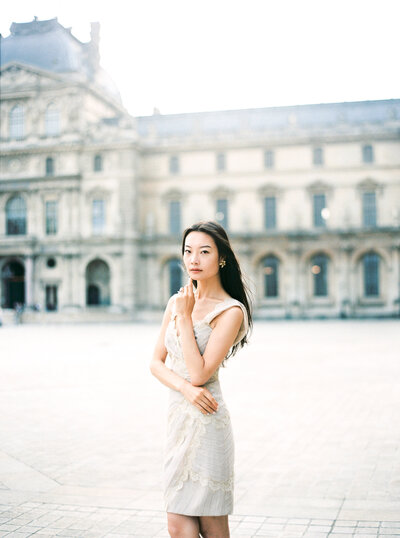 Le Louvre Engagement Cover, couple happy future bride and groom in Paris