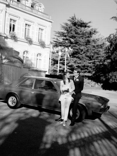 black-white-portrait-bride-groom-mansion-by-rachel-pietri-paris-wedding-photographer