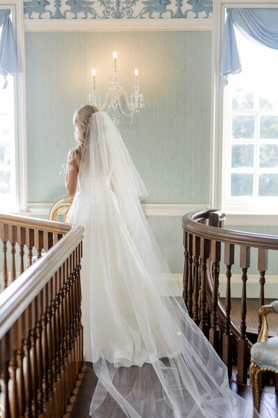 Virginia Wedding Photographer, bride holding wedding cake