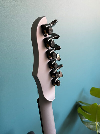 SCO23002 nardo grey headstock_1