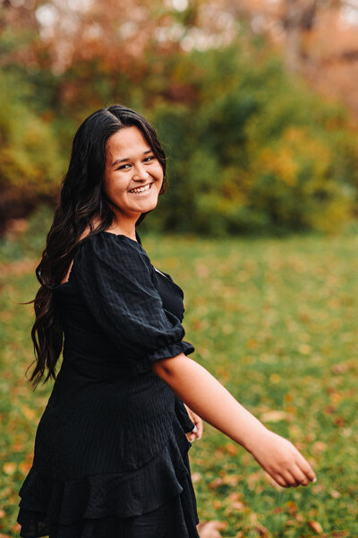 benton-wisconsin-senior-photographer-girl-pose-ideas