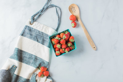 Apron & strawberries layflat