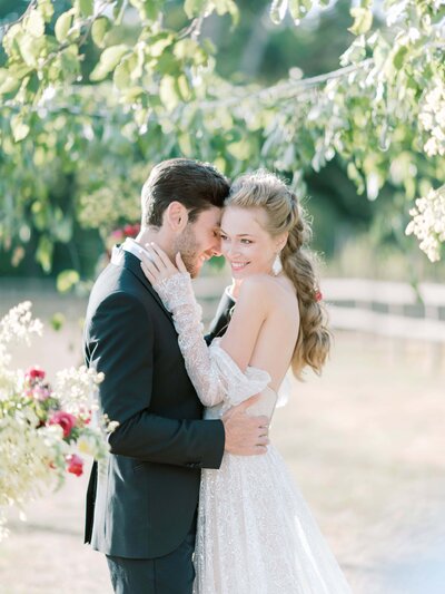 outdoor-wedding-in-burgundy